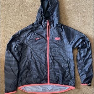 nike windbreaker size XS but fits like a Small